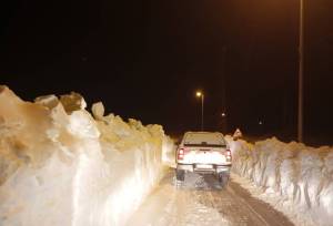 قطع راه ارتباطی هزار و ۲۰ روستای لرستان؛ برق شهر الیگودرز قطع شد