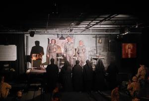 تئاتر «اؤلولری قویلایین»؛ فریاد صلح در تبریز