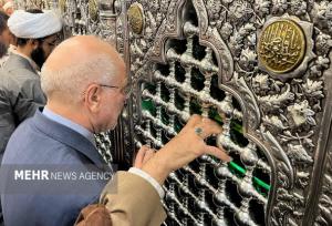 قالیباف حرم مطهر حضرت معصومه (س) را زیارت کرد