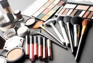 مراقب واکنش های آلرژیک به محصولات آرایشی باشید