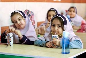 فرحبخش: بیش از ۳۱۳ هزار دانش آموز کرمانی در مدارس شیر رایگان می گیرند