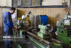 بررسی مشکلات ۱۳ واحد تولیدی و صنعتی توسط استاندار آذربایجان شرقی