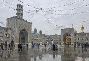 بارش باران پاییزی در حرم مطهر امام رضا(ع)