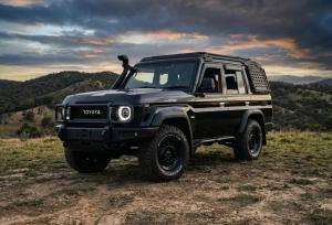 لندکروزر با لباس لاکچری وارد میدان شد