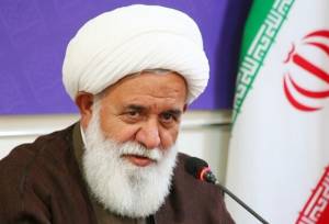 رهبر انقلاب در اوج تهدیدها در مرقد امام(ره) به نماز ایستادند