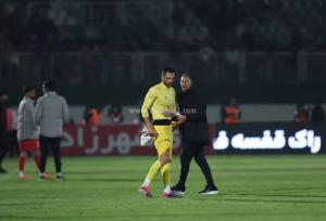 مربی پرسپولیس، پیراهن استقلال را یادگاری گرفت!