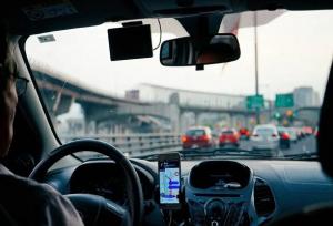 بابایی: طرح بیمه رانندگان تاکسی‌های اینترنتی در دستور کار مجلس است