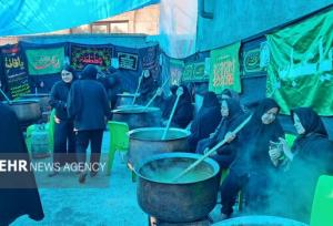طبخ ۳۰۰ دیگ آش نذری همزمان با ایام فاطمیه در شفت