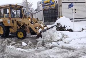 ۱۵ دستگاه تراکتور و تجهیزات برای خدمات‌رسانی فعال هستند