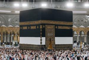 کعبه در نگاه شریعتی: کعبه یک بام است،‌ بام پرواز!