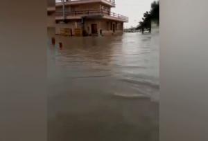 خیابان ساحلی «دیر» پس از بارندگی