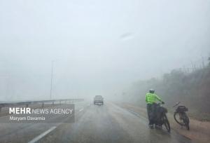 محورهای پیرانشهر، مهاباد و سردشت درگیر مه هستند؛ لغزندگی جاده ها