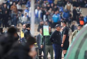 باشگاه پادیاب، لوگوی استقلال را به سینه داور چسباند!