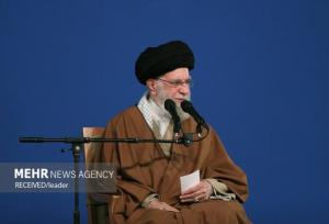 آغاز دیدار کارگزاران حج وجمعی از زائران بیت‌الله‌الحرام با رهبر انقلاب