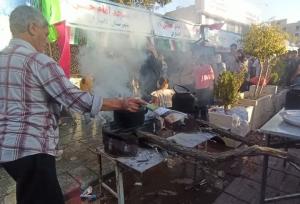 عطر چای و شربت در سنندج؛ خادمان حسن‌آباد جشن امت احمد را گرم‌تر کردند