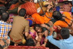 ازدحام جمعیت در معبدی در جنوب هند با ۱۲ کشته و ده‌ها زخمی+ فیلم