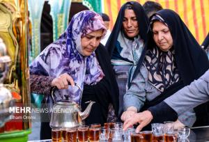 خدمت به ۱۰ هزار نفر در جشن امت احمد؛  اینجا همه با عشق خدمت می کنند