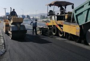 بهسازی و آسفالت محور آرادان به سرخه در حال انجام است