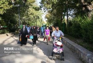 پیاده‌روی همگانی؛ جلوه‌ای از نشاط اجتماعی با حضور مردم و مسئولان