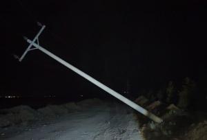 چهارمین پایه برق در کاشان طی ۴۸ ساعت گذشته سقوط کرد