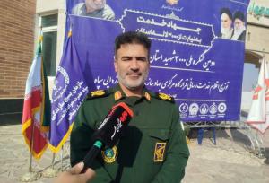 تشریح توزیع اقلام کاروان جهادی خدمت توسط فرمانده سپاه جوادالائمه(ع)