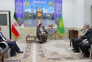 برخی افراد با سخنان خود جوانان را نسبت به اعتقاداتشان منحرف می‌ کنند