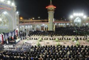 آیین شمعدان گردانی خادمان در شام رحلت حضرت معصومه(س)