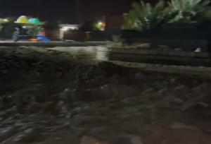 طغیان رودخانه‌های فصلی داخل شهر دشتی پارسیان