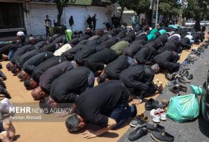 اقامه نماز ظهر عاشورا در استان سمنان؛ تجدید میثاق با خون شهیدان کربلا