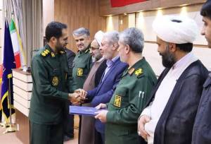 دشمن می‌داند که ایمان مردم بزرگ‌ترین سلاح انقلاب است/آمریکا به دنبال تصرف خاک ایران نیست