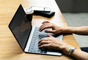 نهادهای دولتی موظف به استفاده از خدمات «فریلنسرها» شدند