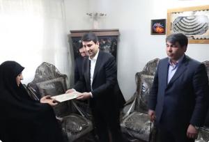 دیدار وزیر ارتباطات با خانواده یکی از شهدای کرمانیِ جنگ ۱۲ روزه