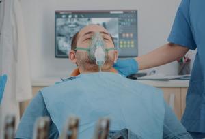 ایمپلنت با بیهوشی کامل؛ تجربه بدون درد برای کاشت چند دندان یا فک کامل