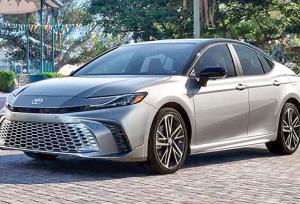 آیا تویوتا کمری هیبرید می‌تواند جایگزین خودروهای لوکس اروپایی باشد؟