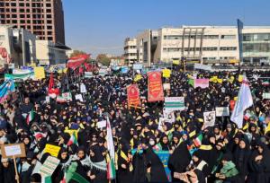 رجزخوانی دانش آموزان مشهدی در یوم الله ۱۳ آبان