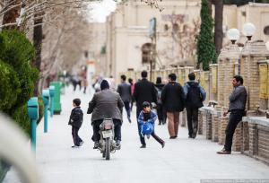 هشدار پلیس راهور شرق تهران؛ توقف خودروها در پیاده‌رو ممنوع