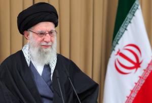 پیگیری وضعیت سلامت رضا امیرخانی از سوی رهبر معظم انقلاب