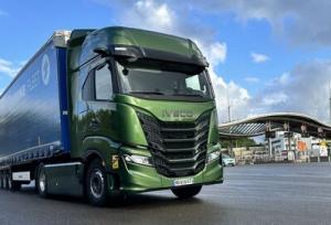 کامیون گازسوز «Iveco S-Way» با مخزن پر، هزار کیلومتر می‌تازد