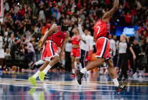 پیروزی تیم بسکتبال کلیپرز در ثانیه پایانی مقابل پلیکانز