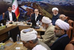 دیدار رئیس‌جمهور پزشکیان با جمعی از علما و روحانیون استان کردستان