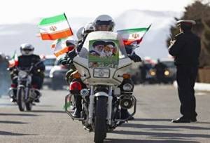 آغاز رژه موتوری نیروهای مسلح در اهواز به مناسبت سالروز ورود امام (ره) به کشور 