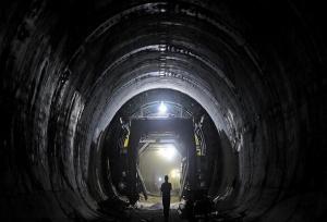 فروزنده: ۱۰۷۰ واگن و ۵۰ کیلومتر مترو در حال ساخت است