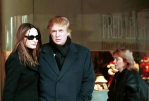 تصاویر عاشقانه ترامپ و ملانیا در حال قدم زدن در نیویورک