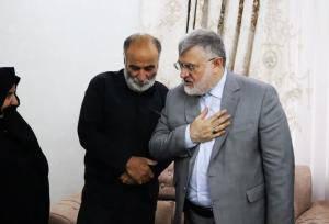 استاندار تهران با خانواده شهید جنگ تحمیلی ۱۲روزه در شهرقدس دیدار کرد