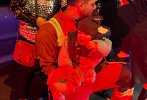 نجات یک کودک دو ساله در آتش‌سوزی ساختمان اداری