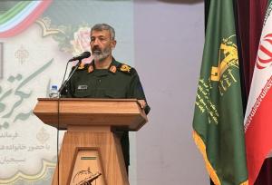 سردار دشتی: مردم جزیره خارگ قهرمانان مقاومت هستند