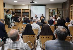 حافظ کسی است که در هیچ قالبی نمی‌گنجد