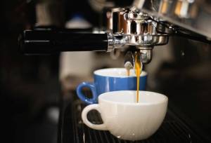 رئیس اتحادیه کافی‌شاپ‌های مشهد: ماهانه ۶۰ واحد صنفی تعطیل می‌شود