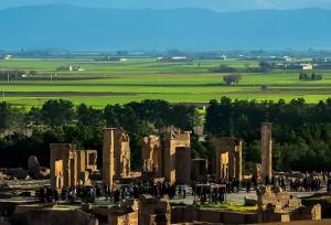 مدیر پایگاه: کشاورزی در حریم درجه یک تخت جمشید محدود و کنترل‌ شده است