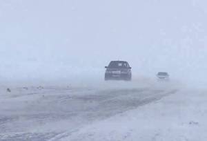 بارش سنگین برف در جاده‌های لرستان